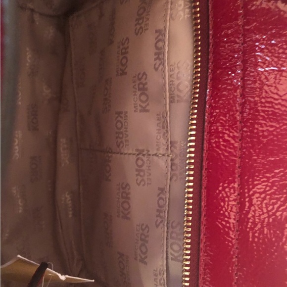 Beautiful New Michael Kors Red Patent Leather Vivianne Bag - Picture 11 of 13